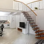 San Lorenzo House